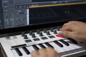 Best MIDI Keyboard for Garage Band: Complete Reviews With Comparisons